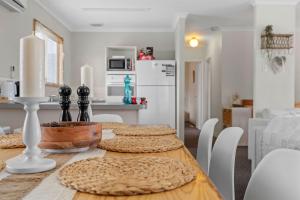 Spacious Beach Retreat 4BR 2BA Coastal Escape in Binningup