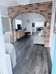 Coastal Vibes - Walk to beach, Marina, Cafes and Pubs