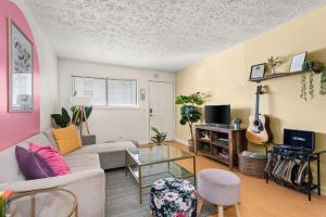 The Johnny and Dolly Historic Hideaway, Music Row Unit 2