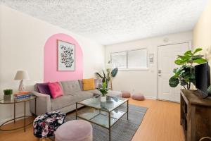 The Johnny and Dolly Historic Hideaway, Music Row Unit 2