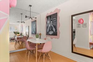 The Johnny and Dolly Historic Hideaway, Music Row Unit 2