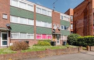 Private Beautiful Cozy Double Bedroom in London