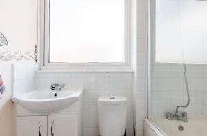 Private Beautiful Cozy Double Bedroom in London