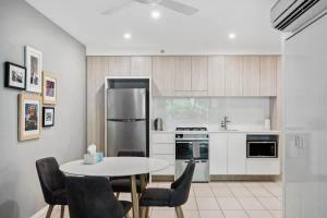 13H Friendly Pool Gym Central location Abnb-Style 1 BR Apt