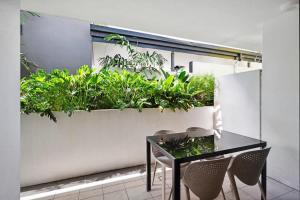 13H Friendly Pool Gym Central location Abnb-Style 1 BR Apt