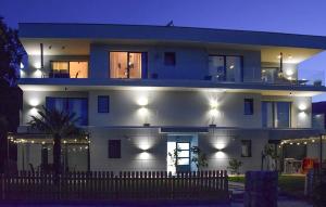 Gorgeous Apartment In Drenje With Wifi