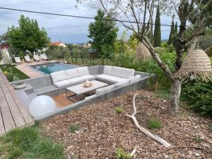 Villa avec piscine à débordement