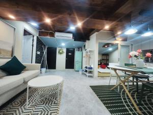 弘大独栋二楼 机场地铁直达 3分钟步行地铁站 Hongdae, Airport Express,metro 3min,yard 2st floor