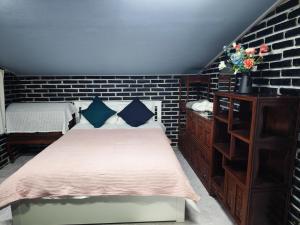 弘大独栋二楼 机场地铁直达 3分钟步行地铁站 Hongdae, Airport Express,metro 3min,yard 2st floor