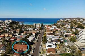 Yes, its true! Freshwater, 2 mins from beach