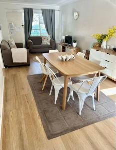 Yes, its true! Freshwater, 2 mins from beach
