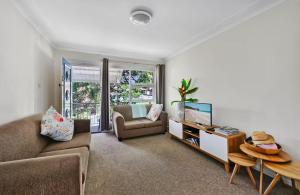 Yes, its true! Freshwater, 2 mins from beach