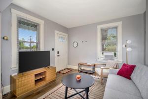 Cozy Cottage in the Heart of Hyde Park home