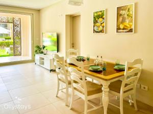 Ollystays Mangroovy Seaview 1BR Beach and Pool Free access