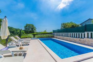 Villa Ritoša, a beautiful pool villa surrounded by greenery
