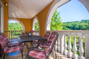 Villa Ritoša, a beautiful pool villa surrounded by greenery