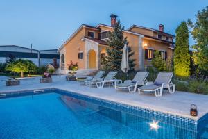 Villa Ritoša, a beautiful pool villa surrounded by greenery
