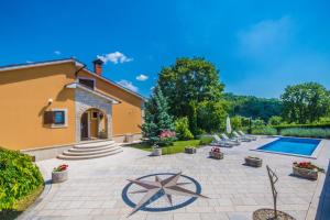 Villa Ritoša, a beautiful pool villa surrounded by greenery