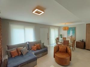 Casa com 3 suítes em condomínio com piscina em Juquehy