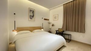 Family Suite in the Core Area of Phoenix Ancient Town