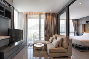 Tropical Kamala Pool View 1 BR CTG B206