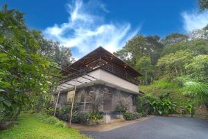 Panchavadi - Forest-Facing Treehouses with a Natural Mountain Pool