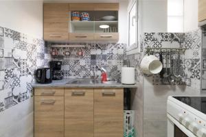 Youth Shared Apt in the Center next to Metro