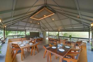 Panchavadi - Forest-Facing Treehouses with a Natural Mountain Pool