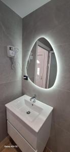 Cozy White House - Near Beach