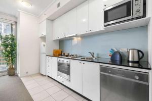 A Cozy City-View Stay Near Darling Harbour