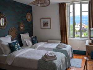B&B / Chambres d'hotes La Maison d-Arlette - Maison d-Hote et Gite au coeur de l-Isere a 10 mn de Voiron, capitale de la Chartreuse, et du Lac de Paladru : photos des chambres