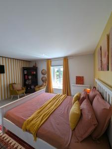 B&B / Chambres d'hotes La Maison d-Arlette - Maison d-Hote et Gite au coeur de l-Isere a 10 mn de Voiron, capitale de la Chartreuse, et du Lac de Paladru : photos des chambres