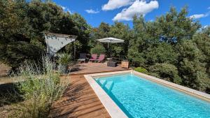 Roulotte romantique avec piscine en Cévennes