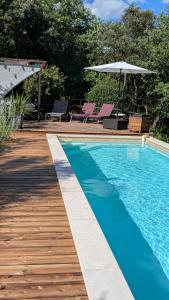 Roulotte romantique avec piscine en Cévennes
