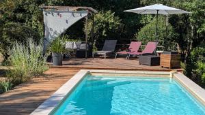 Roulotte romantique avec piscine en Cévennes