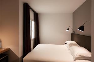 King Guest Room room in Alexandra Barcelona Hotel Curio Collection by Hilton