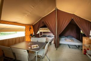 Campings Huttopia Fontvieille : photos des chambres