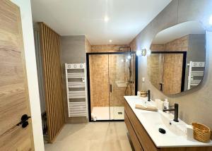 La Maison Cavet 5 Appartements de standing au coeur du village : photos des chambres