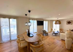 La Maison Cavet 5 Appartements de standing au coeur du village : photos des chambres