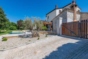 Villa Krajcar, rustic simplicity hugged by nature