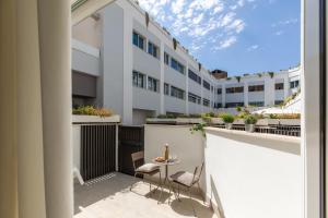 iFlat Modern Sunlit Studio Apt by the Colosseum