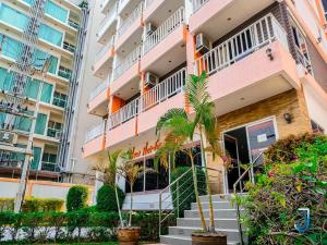 Appartement cosy avec vue piscine a Phra Tamnak