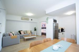 Chic 1BR Apt by RAC Arena w Pool & WiFi