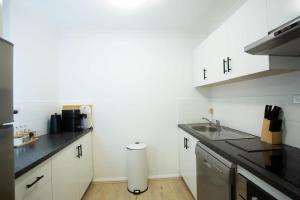 Chic 1BR Apt by RAC Arena w Pool & WiFi