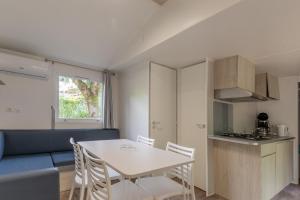 Campings Les Rives d’Auzon confort 6 pers : photos des chambres