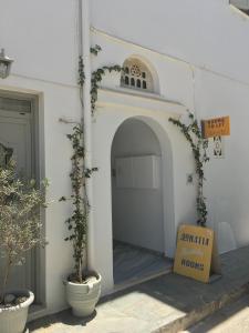 Nikoleta Rooms Tinos Greece