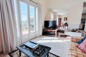 Green setting Large garden AC - Private swimming pool - Terrasse- BENAKEY