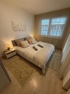 The Elite Suite IV downtown apartment AC & garage parking