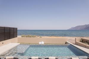 Onora Villa - Steps from the Sea by etouri