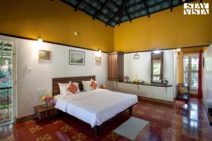 StayVista at Green Pastures - Bonfire and Views